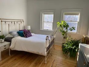 Eddie Manor: 1907 Gem in Downtown Meaford - Image 2