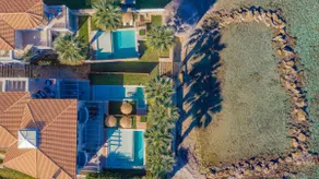 Gaia SeaFront Villa, with 2 x Pools & Beach Access - Image 4