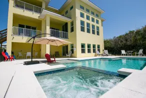 400ft to private beach. Riverfront,dock,pool,kayaks Elevator, 1.6 acres - Image 2