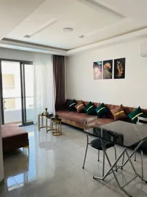 Luxury apartment with pool view - Image 4