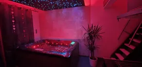 Terrace, Private Spa & Air-conditioned Studio - Image 3