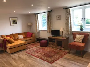 Lovely Kent cottage with rural Medway views - Image 2