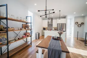 Wine & Waves: Alki Homes for Family and Friends - Image 4