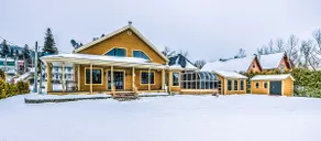 On the shores of St-Maurice | Spa & Private Dock, skiing - Image 3