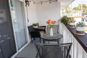 Beachside Stay with WFH Desk, AC and Pet Friendly - Image 4