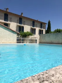 Provencal farmhouse in the heart of the Luberon - Image 3