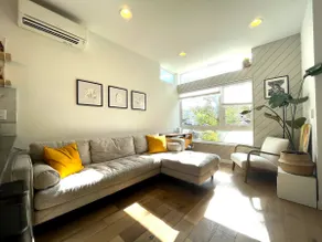 Bright and Cozy, Modern Town Home | Roof Top Deck - Image 2
