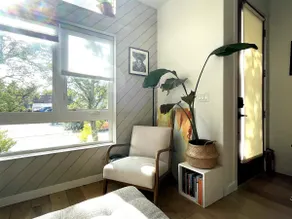 Bright and Cozy, Modern Town Home | Roof Top Deck - Image 4