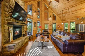 2,000 sqft, Spacious 2 King Suites & Bunk room - Image 2