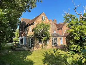 Starnash Farmhouse Holiday Home - Image 2