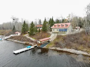 Marleau's Harbour Loft w Hot Tub/Sauna (4 Seasons) - Image 2
