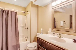 ⚡️Glamorous 2BR 🔥 Sleeps 6 🔥 Secluded & Renovated 🐶 Pet Friendly ⚡️Free Street Parking - Image 5