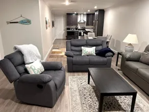 Walk Everywhere! Spacious Main Street Apartment! - Image 3