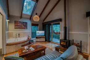 Rainforest Villa Escape in the Hinterland - Image 3