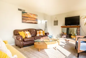 5 Beds, 2 Full Baths, w/Gazebo, w/Fenced Backyard - Image 3