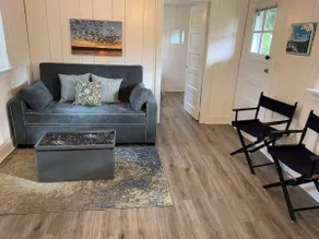 Cozy Cottage by the Bay - Image 3