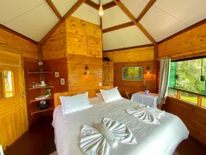 Small Suspended Chalet - Image 2