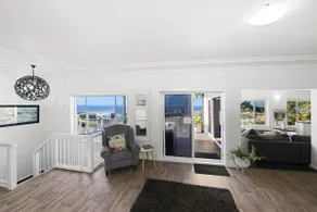 White House Terrigal LOCATION pool spa beach - Image 4