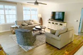 Lake living right on the water! - Image 3