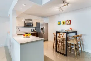 Extra large 1200 SQFT unit with Beach Service - Image 2