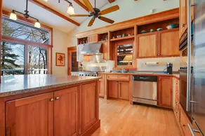 Hayward Luxury Bungalow Lake Retreat Home - Image 5