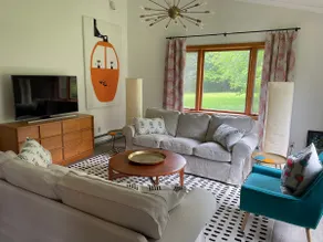 Modern White Mountain Cottage - Image 3
