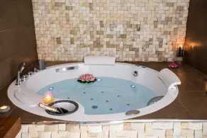 LRA - terrace with jacuzzi - 300m from beach - AC - Image 3