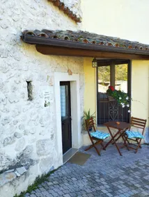 House with panoramic garden in the heart of Abruzzo - Image 2