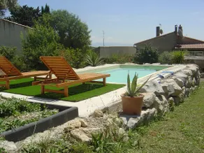 Mid-range villa with pool - Image 2