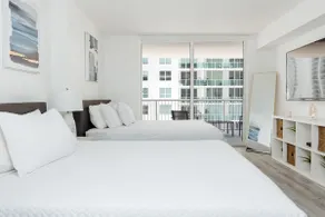 Gorgeous 2BR @ the Heart of Brickell, Free Parking - Image 2
