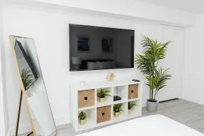 Gorgeous 2BR @ the Heart of Brickell, Free Parking - Image 4