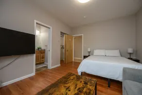 2 Bedroom (7 minutes from airport) - Image 4