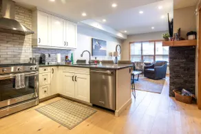 Luxury unit in the heart of Canmore - Image 2