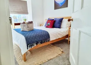 5 star reviews, ideal location, your next holiday! - Image 4