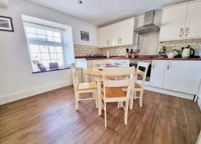 5 star reviews, ideal location, your next holiday! - Image 5