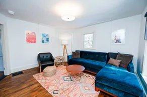 Stowe Village 2 Bedroom, AC, market attached! - Image 2