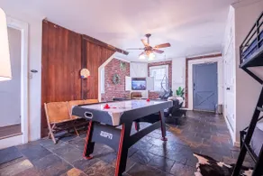 Anderson Carriage House 1885- Downtown, Air-hockey - Image 5