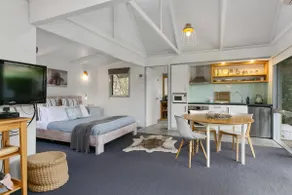 Bay Beach Hut ~ Heated Floor ~ 50m Cafes - Image 2