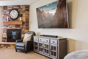 House w/private pool & free access to Sand Hollow - Image 5