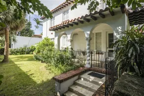 Newly Renovated one-bdr w/patio - Image 2