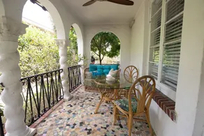 Newly Renovated one-bdr w/patio - Image 4