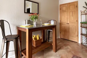 Private Guest Suite: Cute, Clean, Quiet | Nob Hill - Image 5