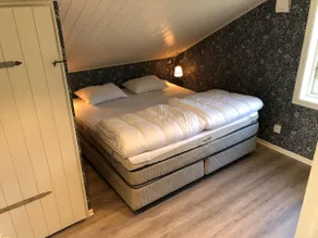 Attic apartment with lake view - Image 4