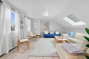 FULLY RENO'D apt w/water views near beach& marina - Image 2