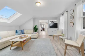 FULLY RENO'D apt w/water views near beach& marina - Image 3
