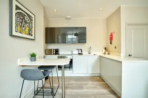 Apt 4, 10 Kingsway in a stylish Georgian Building - Image 2