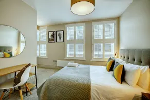 Apt 4, 10 Kingsway in a stylish Georgian Building - Image 3
