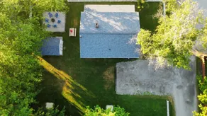 5 Bedroom Lakeside Home Sleeps 12 - Shared Lake Access, Large Yard, Central Air, Fire Pit, Horseshoes & More! - Image 2