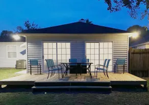Posh Pad Near Downtown and Tybee Beach - Image 5