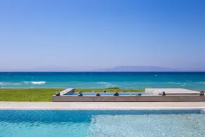 Villa de luxe en front de mer avec piscine à débordement de 100 m2 et jacuzzi sur la plage - Image 3